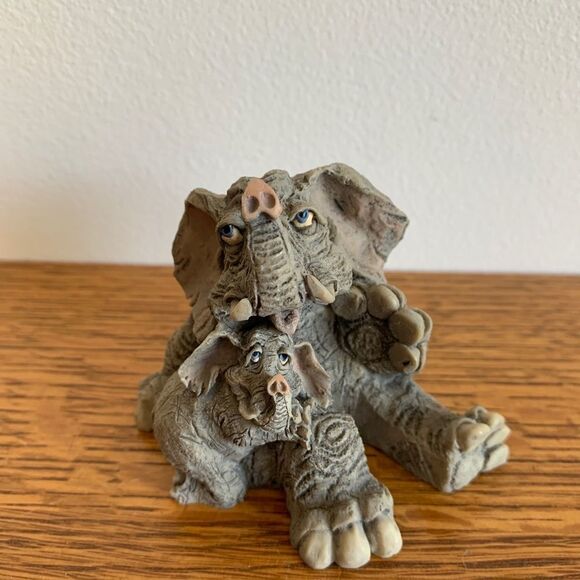 Elephant figurine vintage Mom and baby Frumps made in USA Trunks Up - Picture 1 of 8